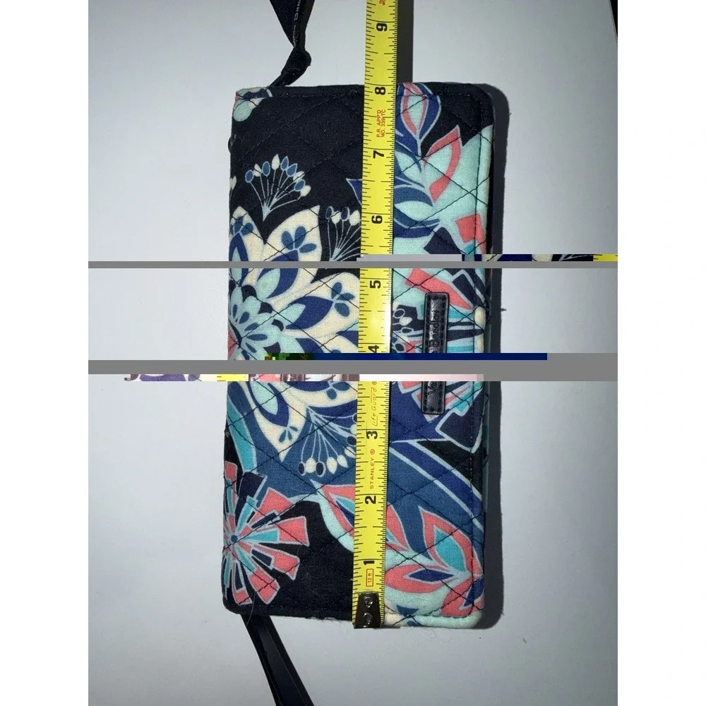 Vera Bradley Escapade Wristlet Lotus Flower Swirl Zip‎ Blue Wallet Passport F